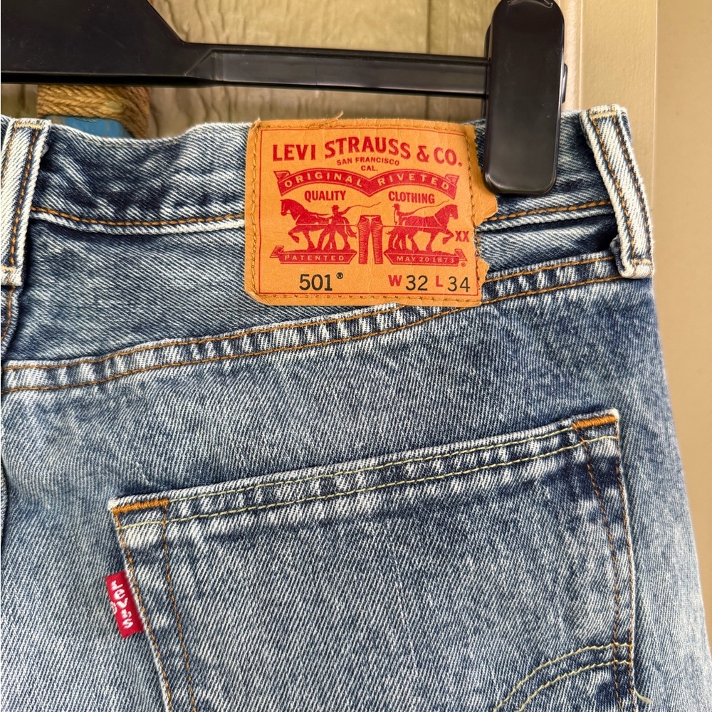 LEVI’S 👖 Men’s Stone Wash Button Fly ‘501’ Jeans - Size 32/34